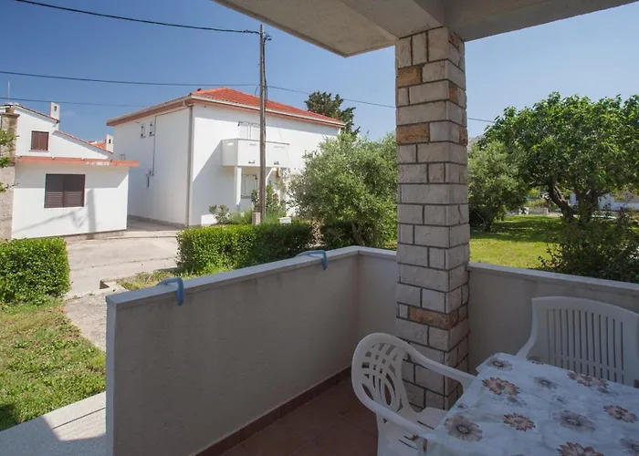 & Dekanic Πανσιόν