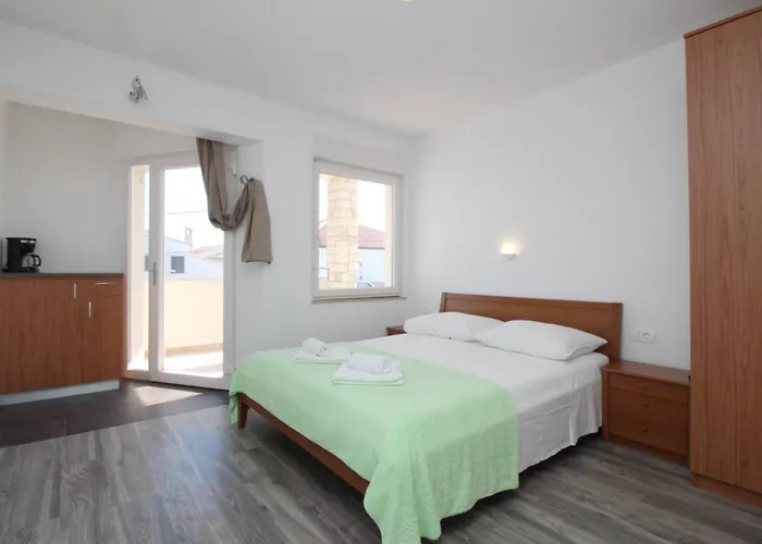 & Dekanic 3* Baška