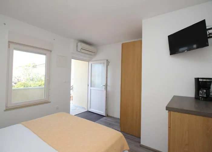 & Dekanic Πανσιόν Baška