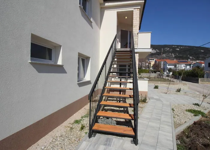 Πανσιόν & Dekanic 3*