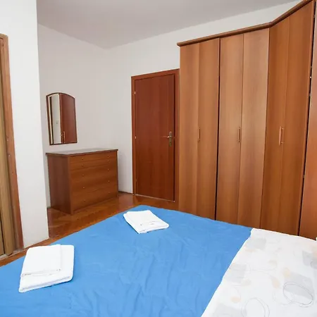 & Dekanic Guest house