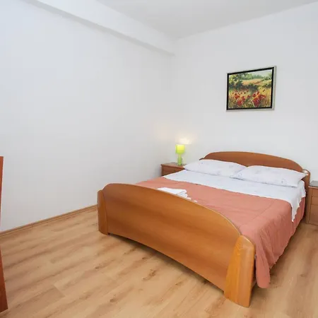 Gasthuis Apartments&rooms Dekanic 3*