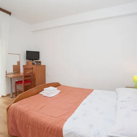 Apartments&rooms Dekanic 3* Baška