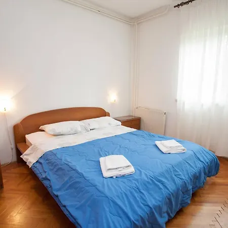 Apartments&rooms Dekanic Baška