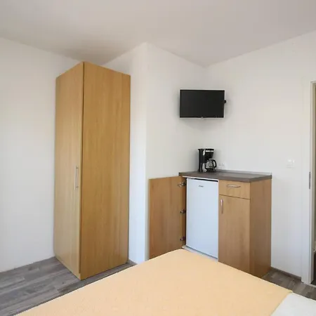 Apartments&rooms Dekanic Baška