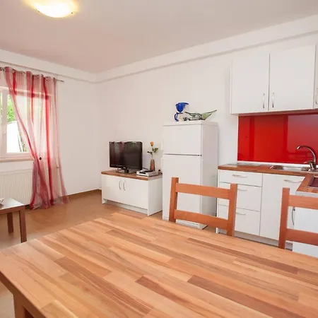 Apartments&rooms Dekanic 3* Baška