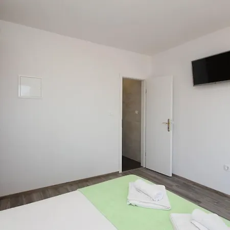 Apartments&rooms Dekanic 3*